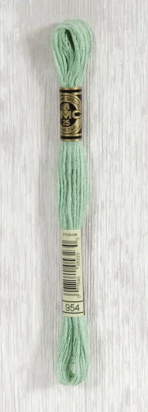 DMC "Mouliné Spécial" (Pearlescent Soft Green, 966) DMC "Mouliné Spécial" (Pearlescent Soft Green, 966)