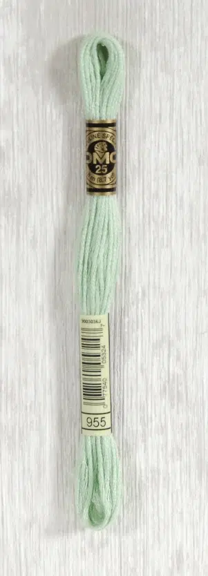 DMC "Mouliné Spécial" (Pearlescent Soft Green, 966) DMC "Mouliné Spécial" (Pearlescent Soft Green, 966)