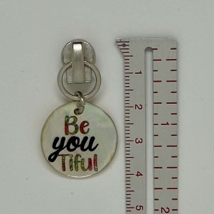 Skyder (6mm) m/vedhæng i perlemor, "Handmade with love", sølv (Så længe lager haves) Skyder (6mm) m/vedhæng i perlemor, "Handmade with love", sølv (Så længe lager haves)