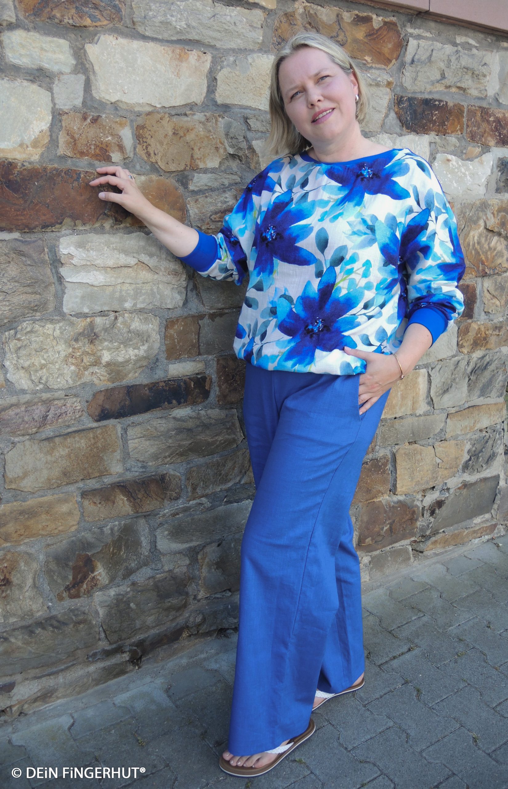 Double Gauze m/stort blåt blomsterprint, Haren Double Gauze m/stort blåt blomsterprint, Haren