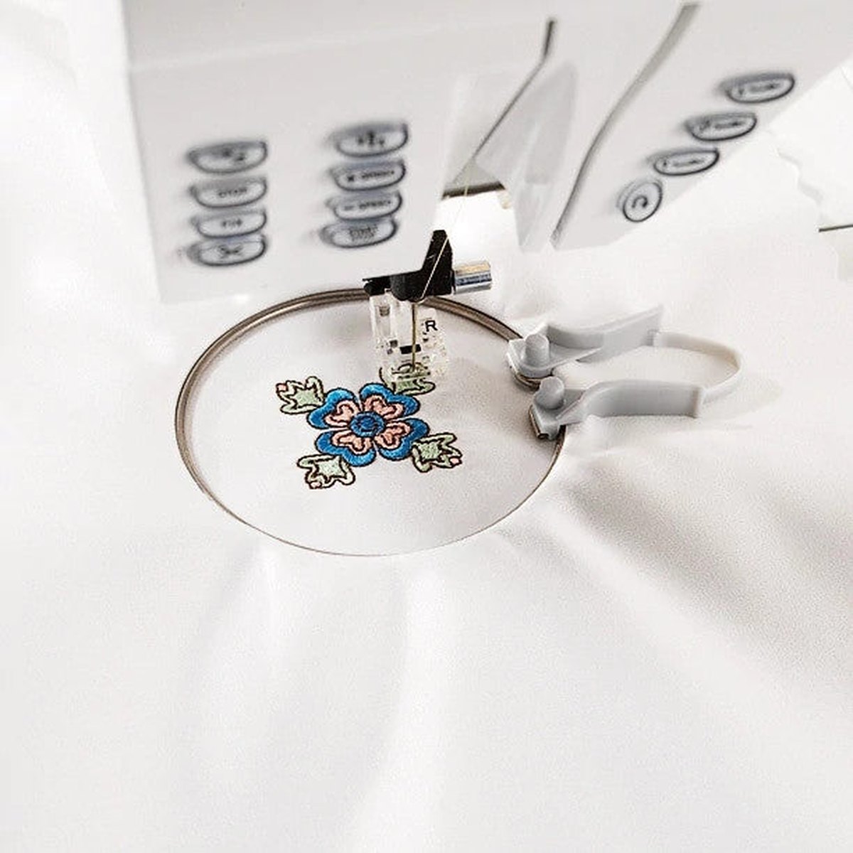 Husqvarna Viking Mini Broderiramme Spring Hoop 40×40 mm Husqvarna Viking Mini Broderiramme Spring Hoop 40×40 mm