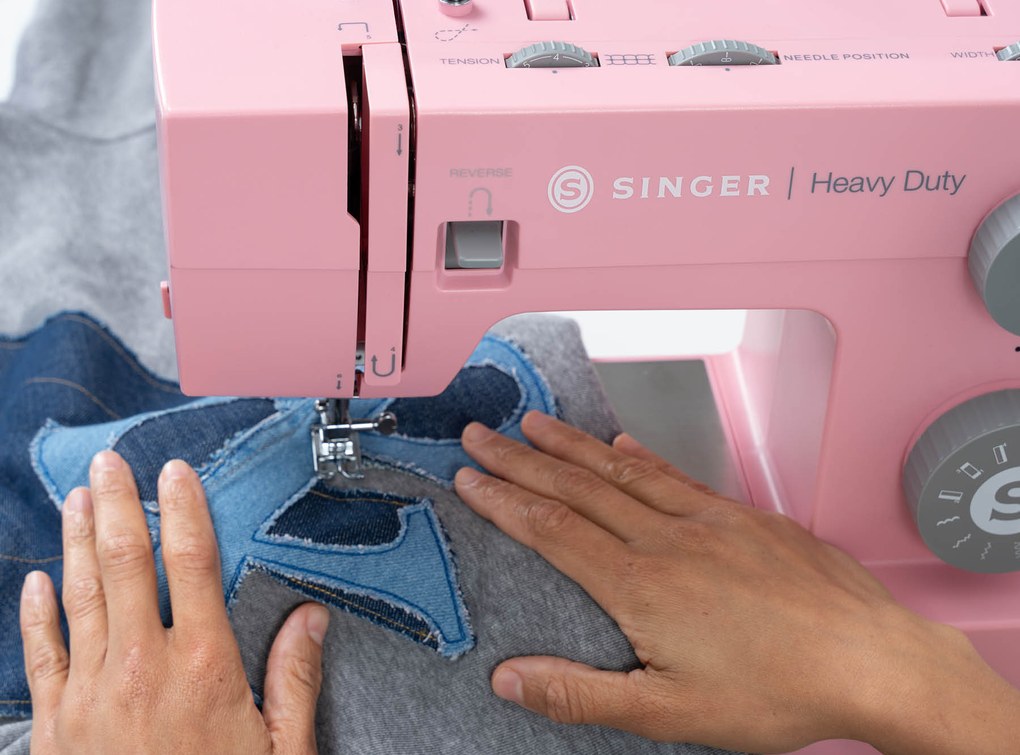 Singer Heavy Duty 4411 Pink (Limited Edition) Singer Heavy Duty 4411 Pink (Limited Edition)