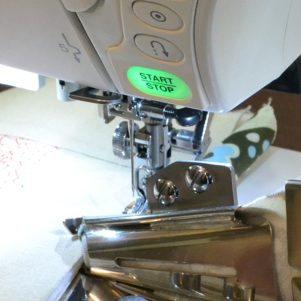 Janome Kantebåndsfolder 15 mm (Gruppe 1 med EasySet-spoledæksel) Janome Kantebåndsfolder 15 mm (Gruppe 1 med EasySet-spoledæksel)