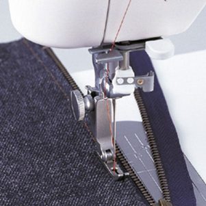 Juki TL-serien – Smal lynlåsfod (3 mm) Juki TL-serien – Smal lynlåsfod (3 mm)